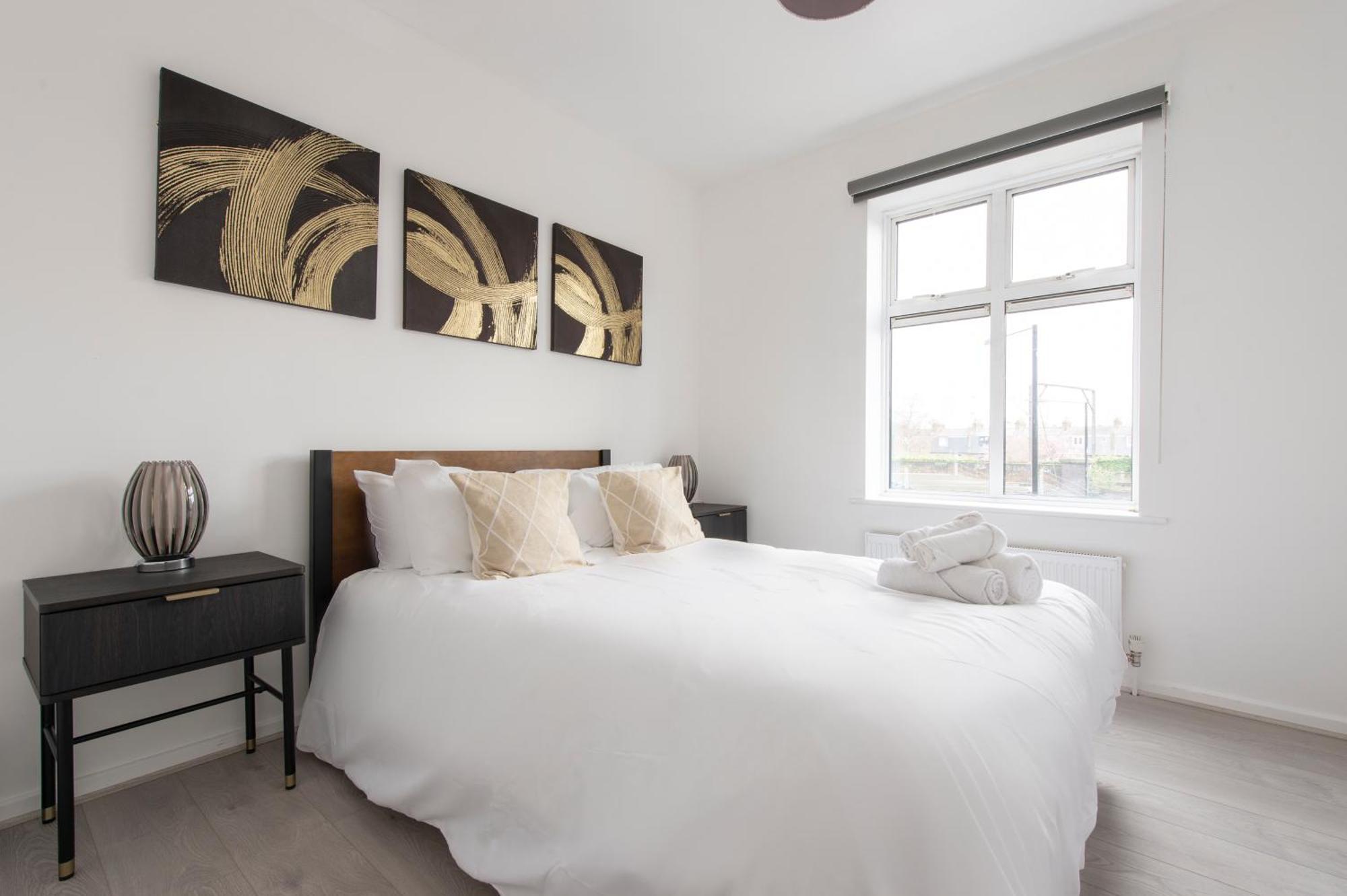 Modern Luxury Apartment By Bow Road Station Лондон Екстериор снимка