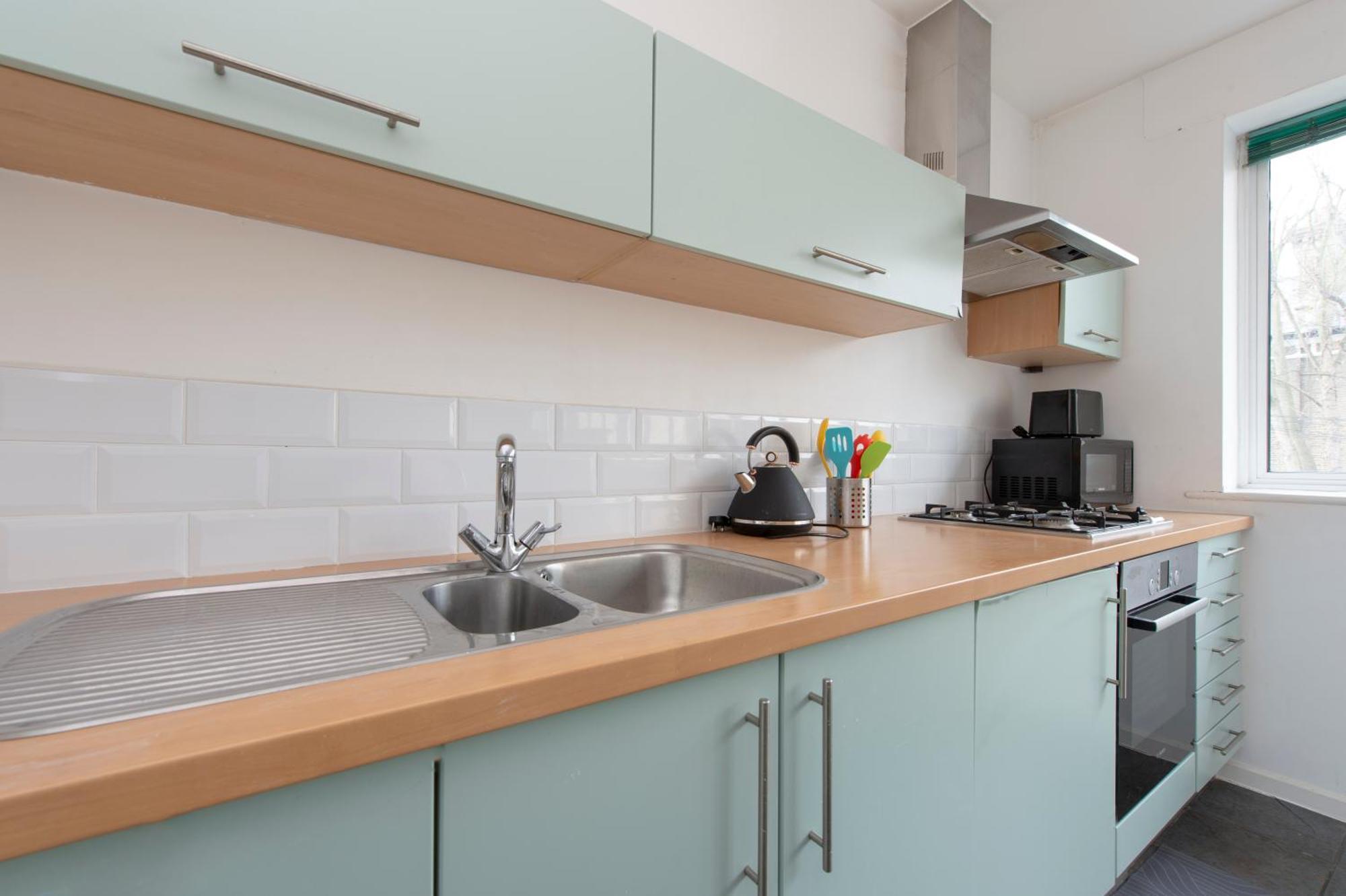 Modern Luxury Apartment By Bow Road Station Лондон Екстериор снимка