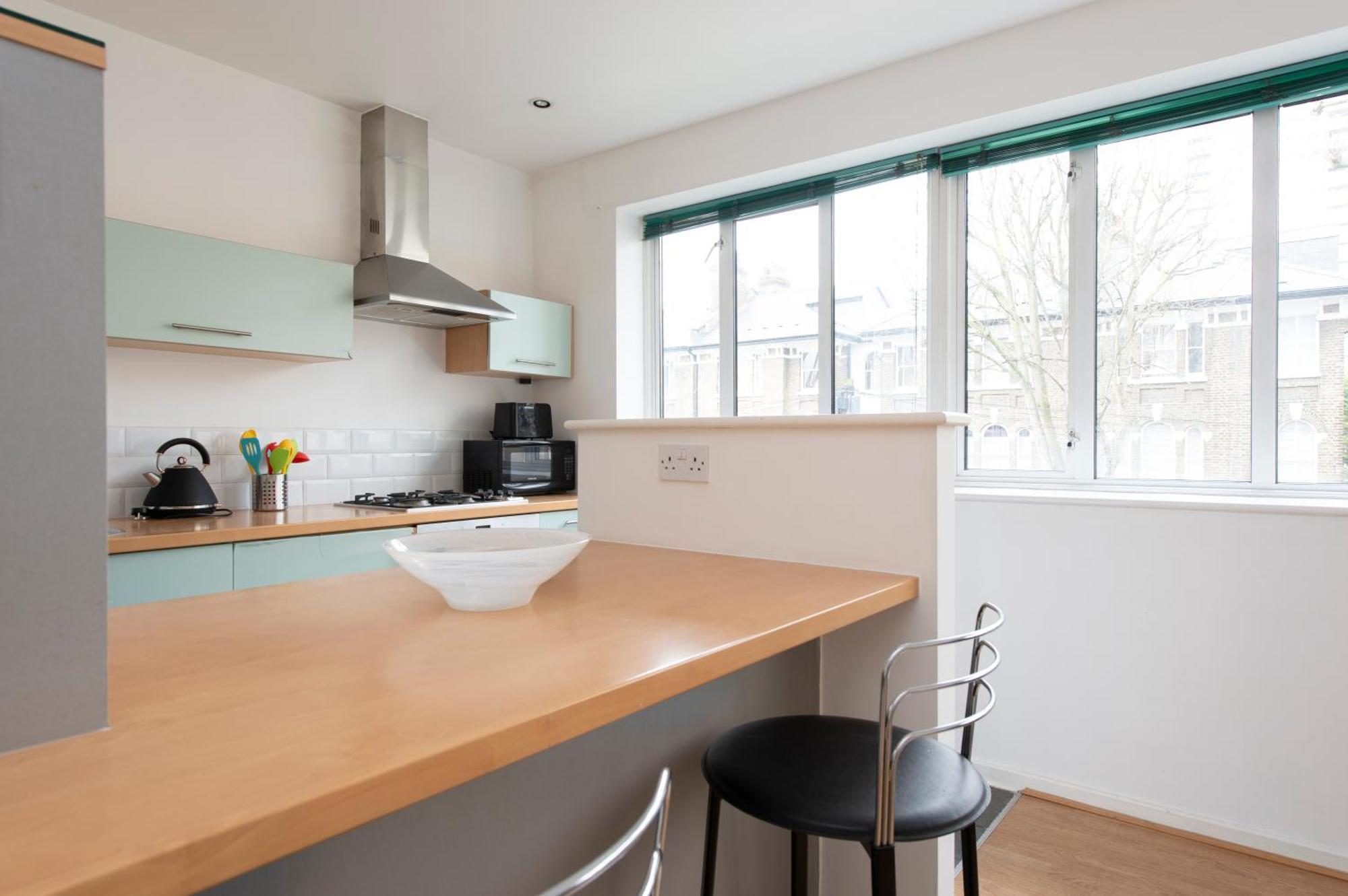 Modern Luxury Apartment By Bow Road Station Лондон Екстериор снимка