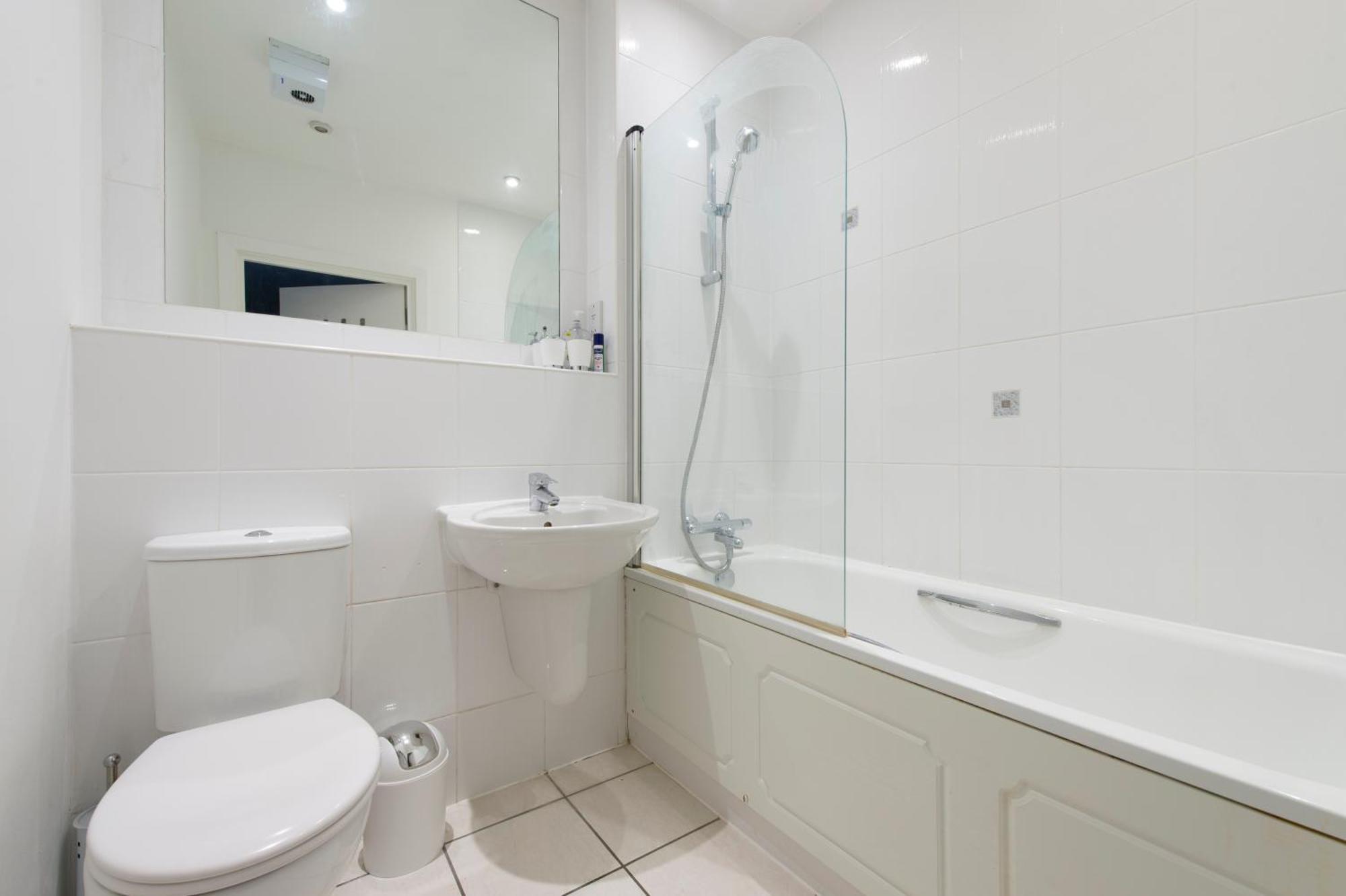 Modern Luxury Apartment By Bow Road Station Лондон Екстериор снимка