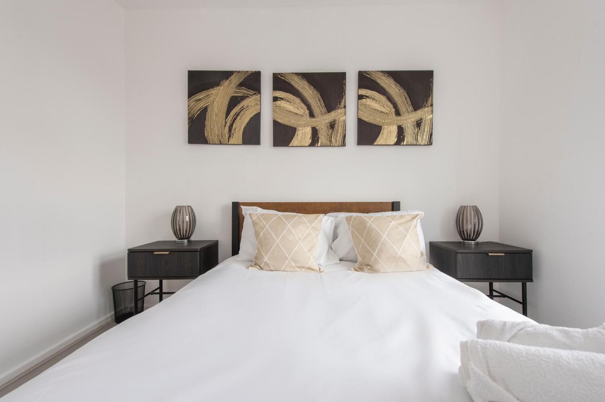 Modern Luxury Apartment By Bow Road Station Лондон Екстериор снимка