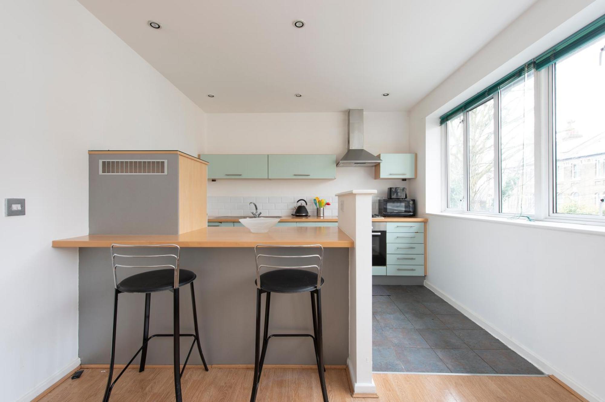 Modern Luxury Apartment By Bow Road Station Лондон Екстериор снимка